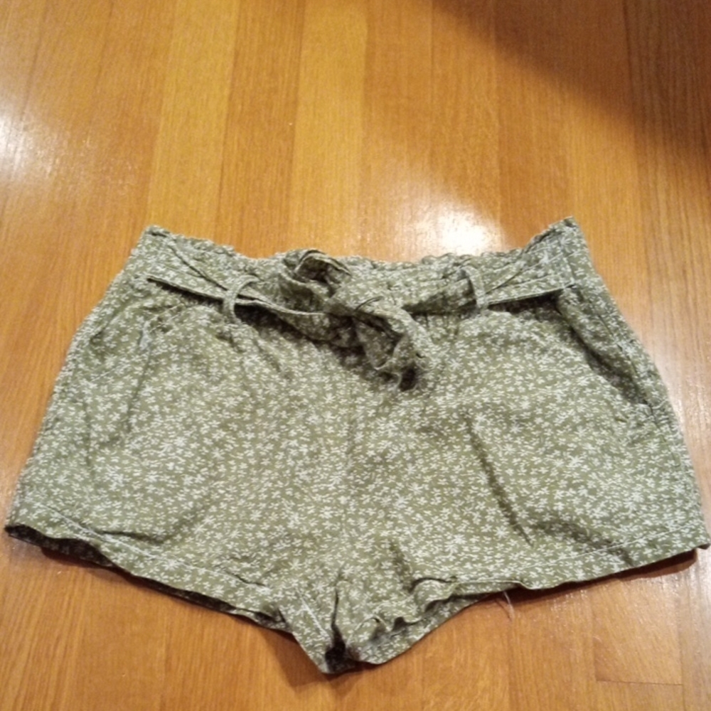 Linen Blend Floral Women's Shorts Medium